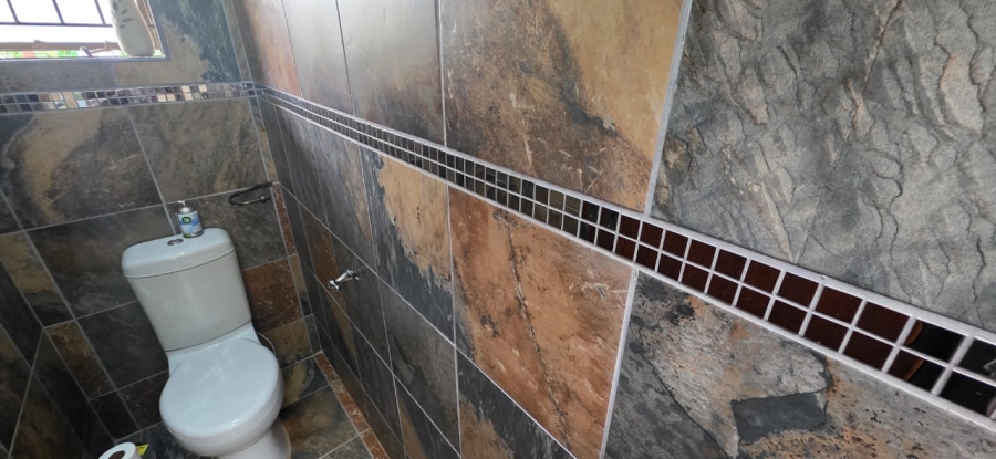 5 Bedroom Property for Sale in Wilkoppies North West